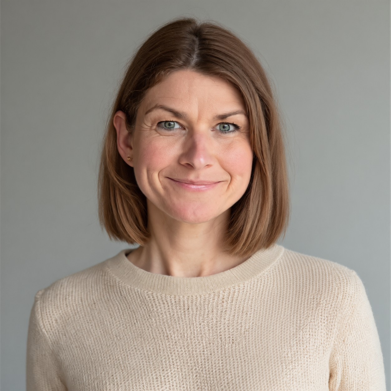 Natürliches Portrait von Alice Urban mit modernem Bob